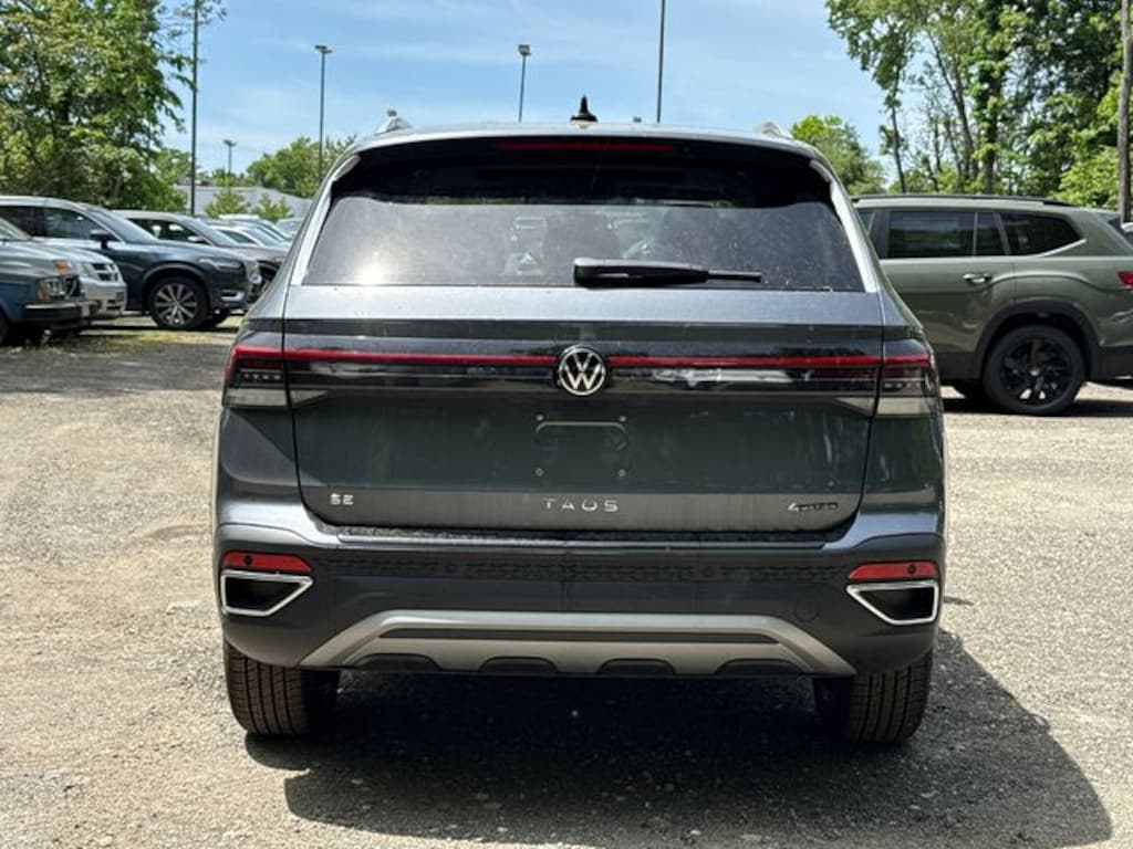 New 2026 Volkswagen Taos 1.5T SE SUV