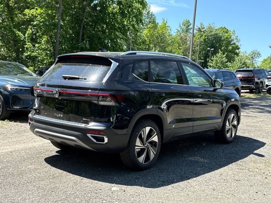 New 2026 Volkswagen Taos 1.5T SE SUV