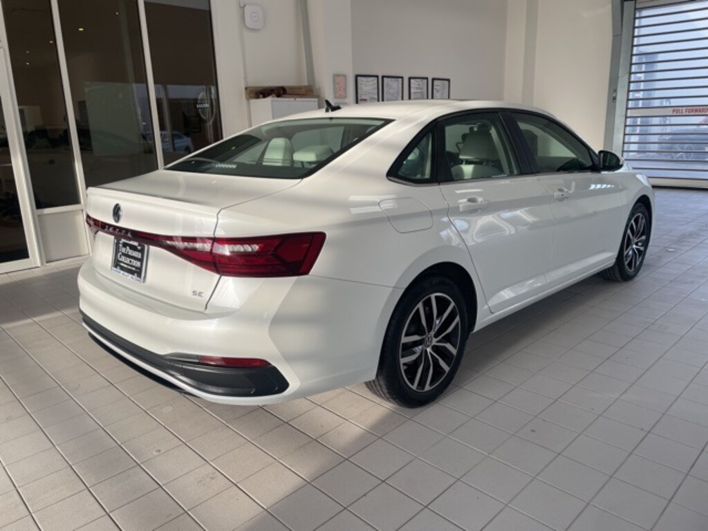 Certified 2025 Volkswagen Jetta 1.5T SE Sedan