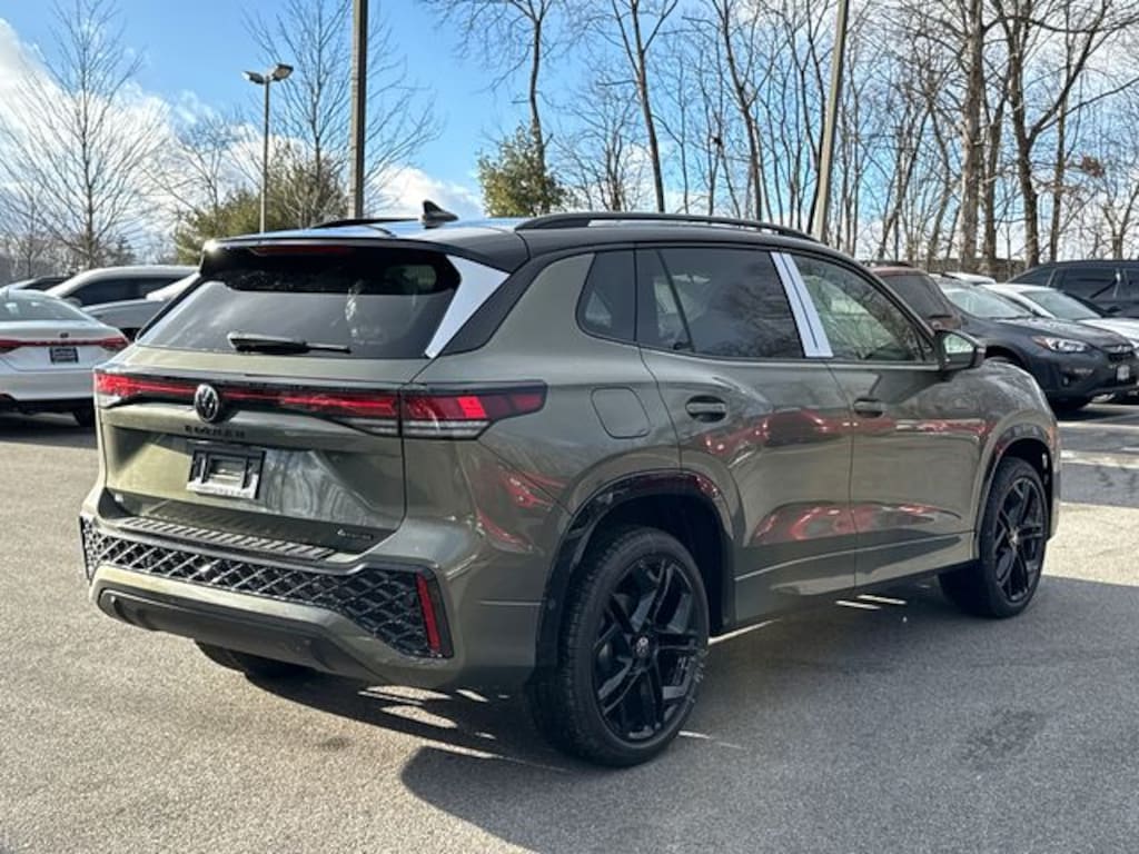 New 2026 Volkswagen Tiguan 2.0T SE R-Line Black SUV