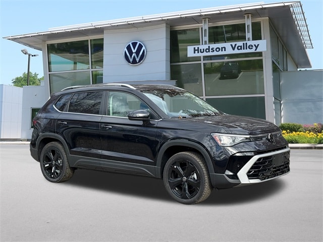 2025 Volkswagen Taos SEL's photo