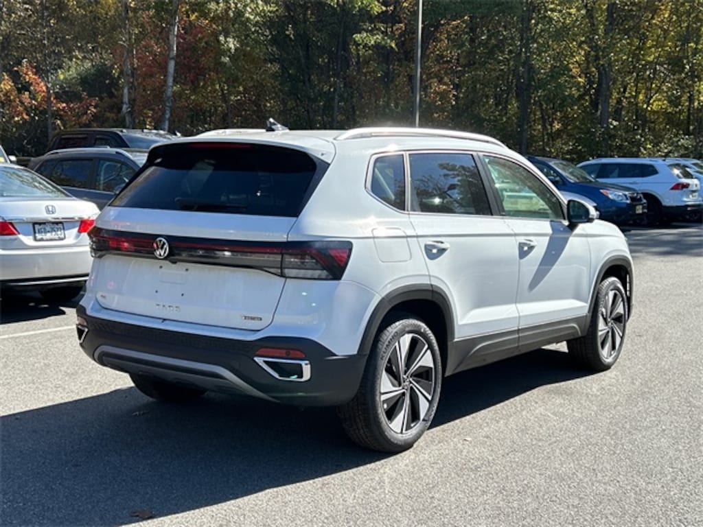 New 2025 Volkswagen Taos 1.5T SE SUV