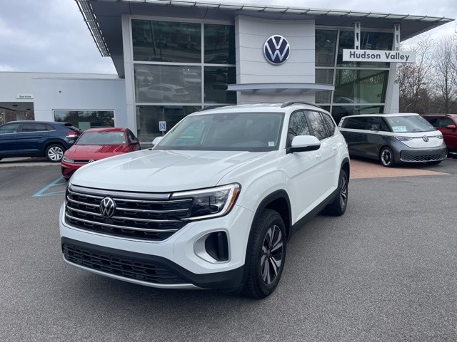 2025 Volkswagen Atlas SE's photo