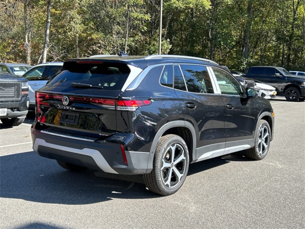 New 2025 Volkswagen Tiguan 2.0T SE SUV