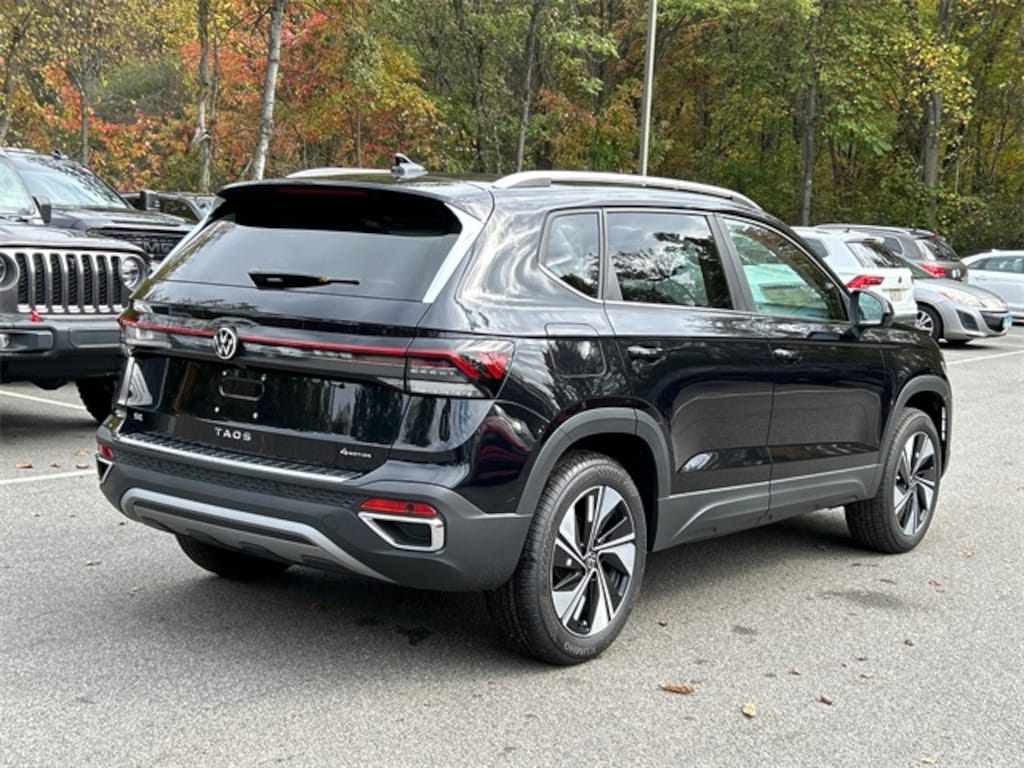 New 2025 Volkswagen Taos 1.5T SE SUV