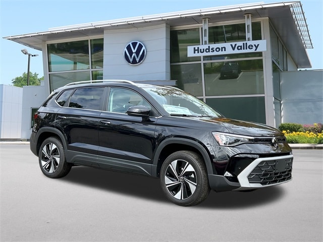 2025 Volkswagen Taos SE's photo