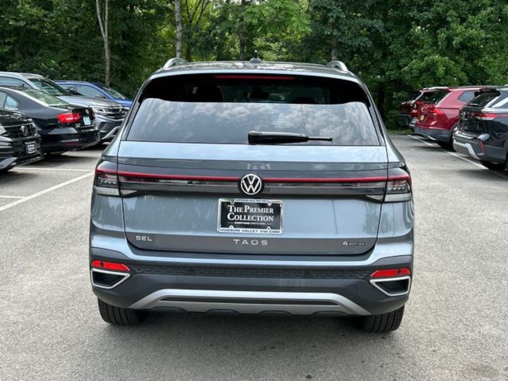 Used 2025 Volkswagen Taos 1.5T SEL SUV