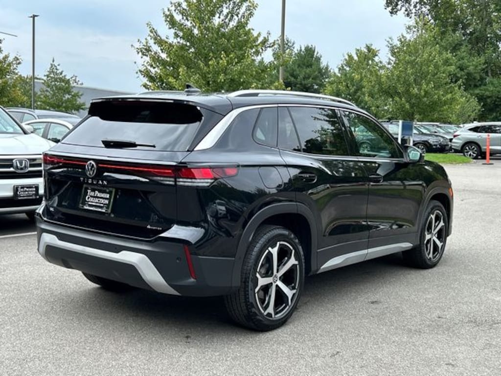 Certified 2025 Volkswagen Tiguan 2.0T SE SUV