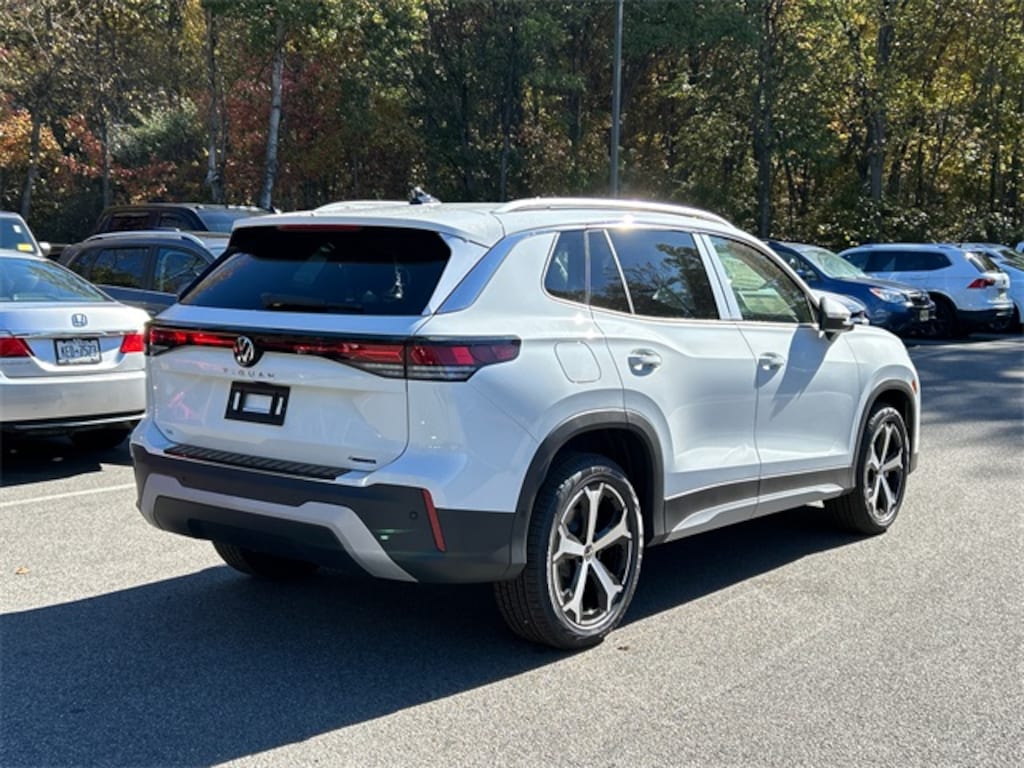 New 2025 Volkswagen Tiguan 2.0T SE SUV