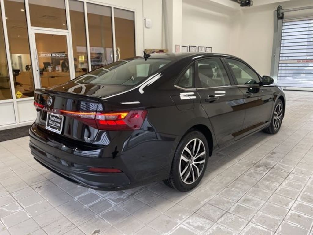 Certified 2025 Volkswagen Jetta 1.5T SE Sedan