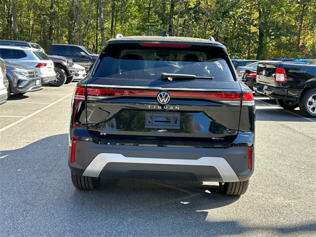 New 2025 Volkswagen Tiguan 2.0T SE SUV