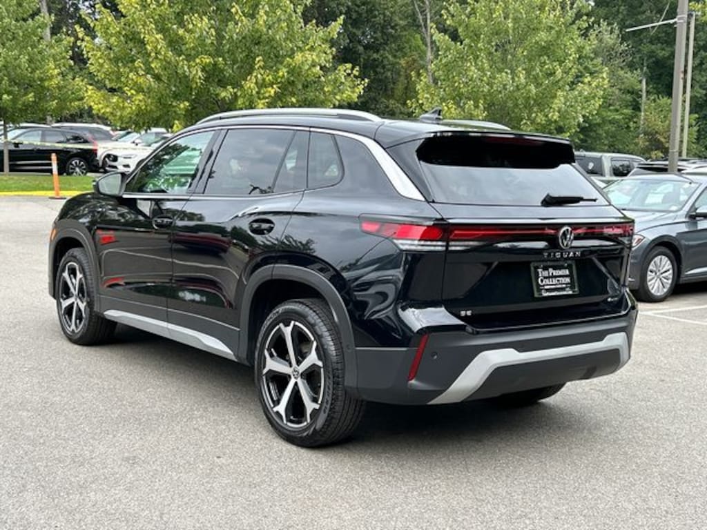 Certified 2025 Volkswagen Tiguan 2.0T SE SUV