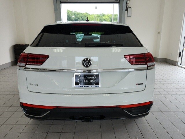2022 Volkswagen Atlas Cross Sport V6 SE Technology photo 3