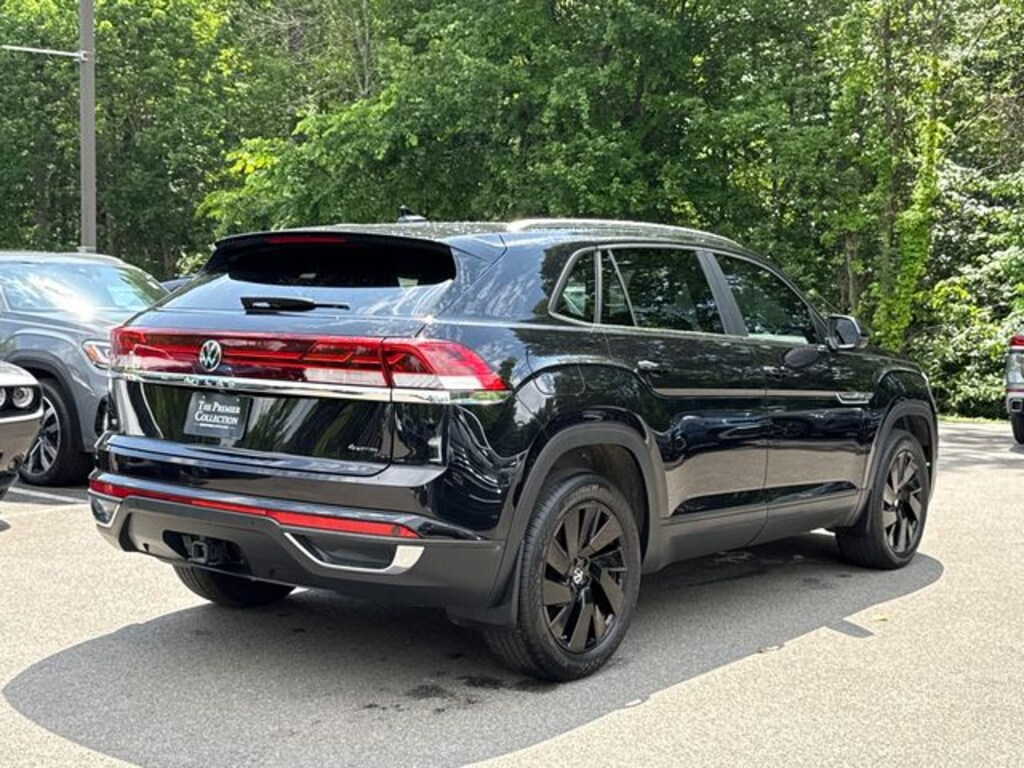 Used 2024 Volkswagen Atlas Cross Sport 2.0T SE w/Technology SUV