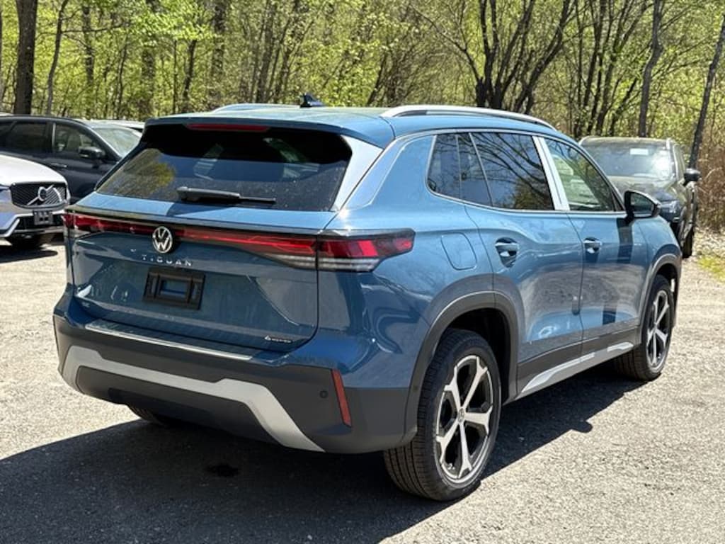 New 2026 Volkswagen Tiguan 2.0T SE SUV
