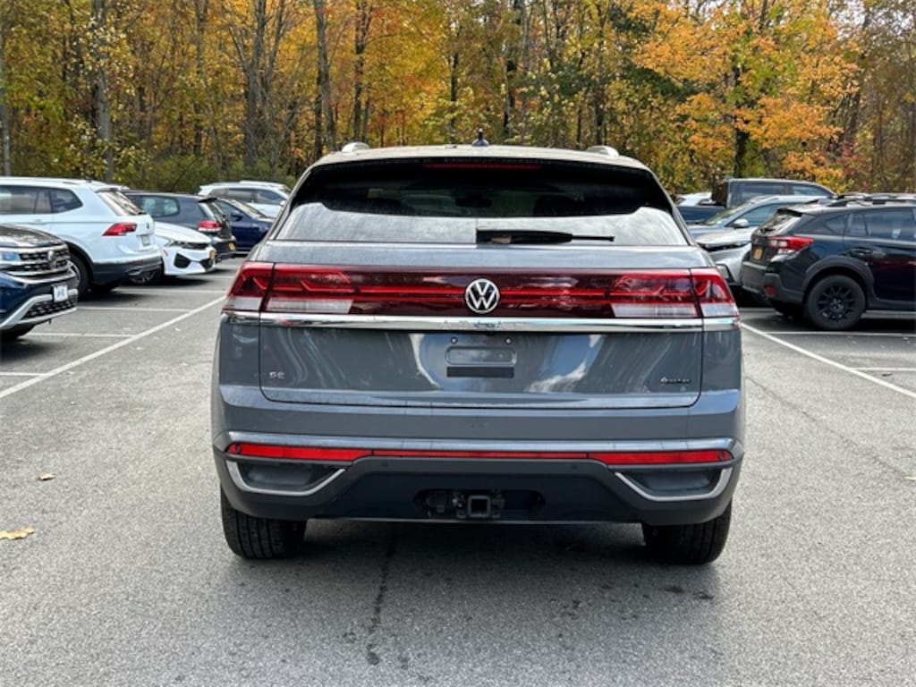 New 2025 Volkswagen Atlas Cross Sport 2.0T SE w/Technology SUV