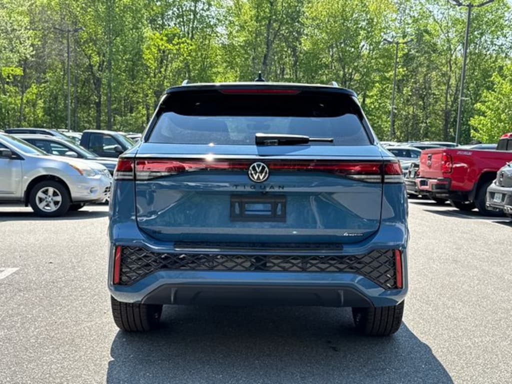 New 2026 Volkswagen Tiguan 2.0T SE R-Line Black SUV