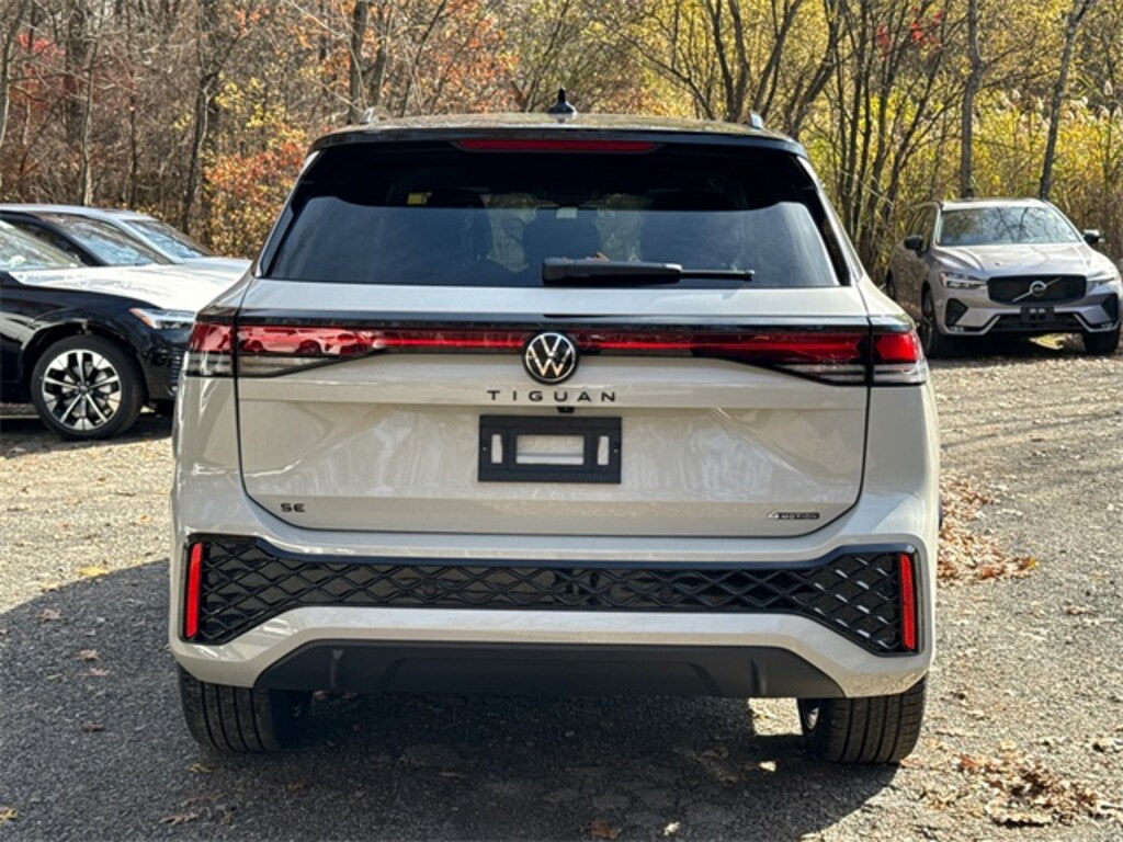 New 2026 Volkswagen Tiguan 2.0T SE R-Line Black SUV