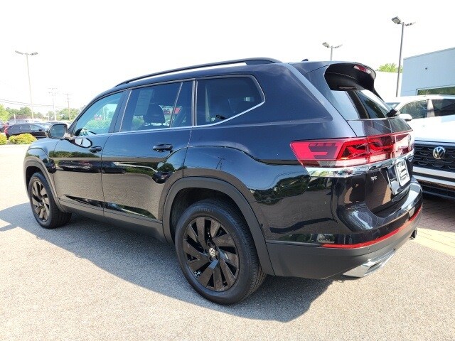 2024 Volkswagen Atlas SE Technology photo 2