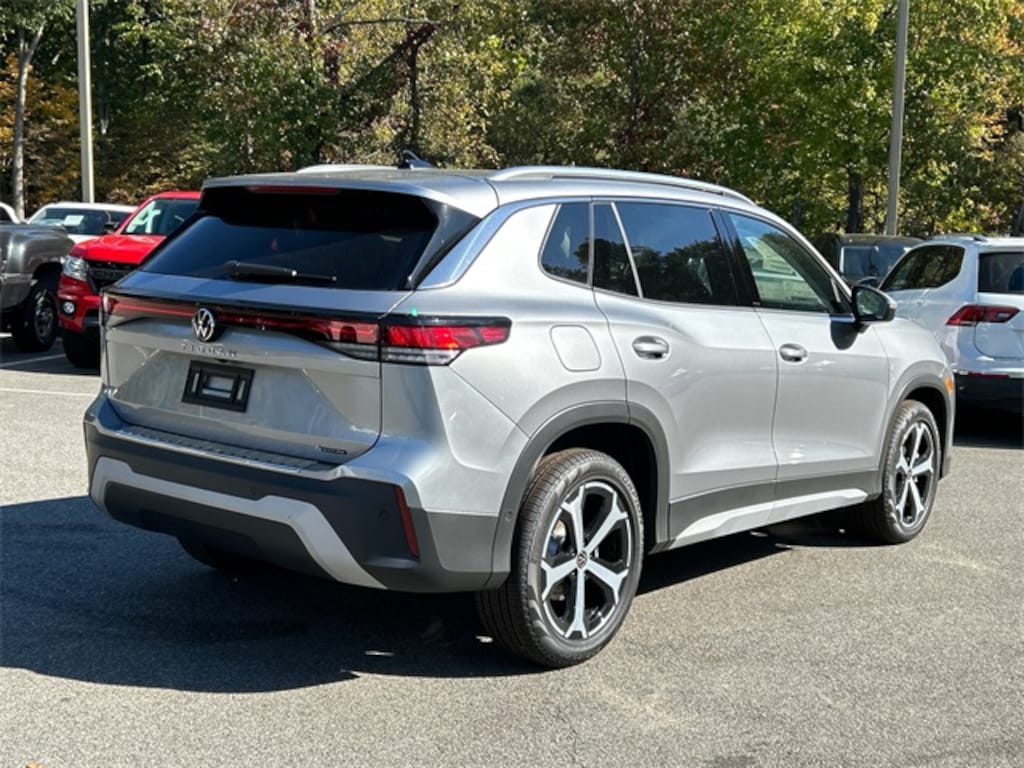 New 2025 Volkswagen Tiguan 2.0T SE SUV