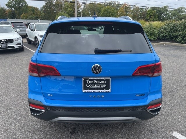 2022 Volkswagen Taos SE photo 3