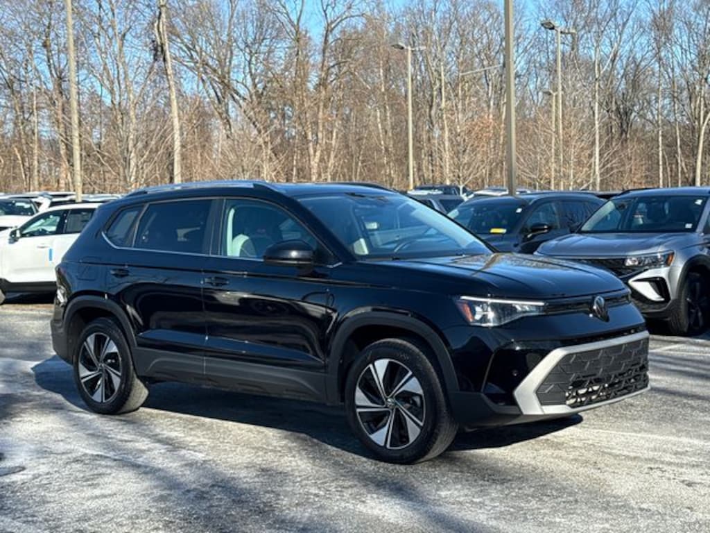 Certified 2025 Volkswagen Taos 1.5T SE SUV