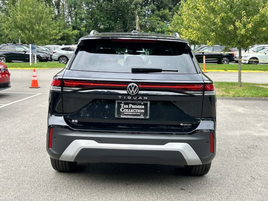 Certified 2025 Volkswagen Tiguan 2.0T SE SUV