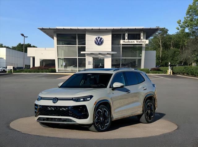 2025 Volkswagen Tiguan SE photo 2