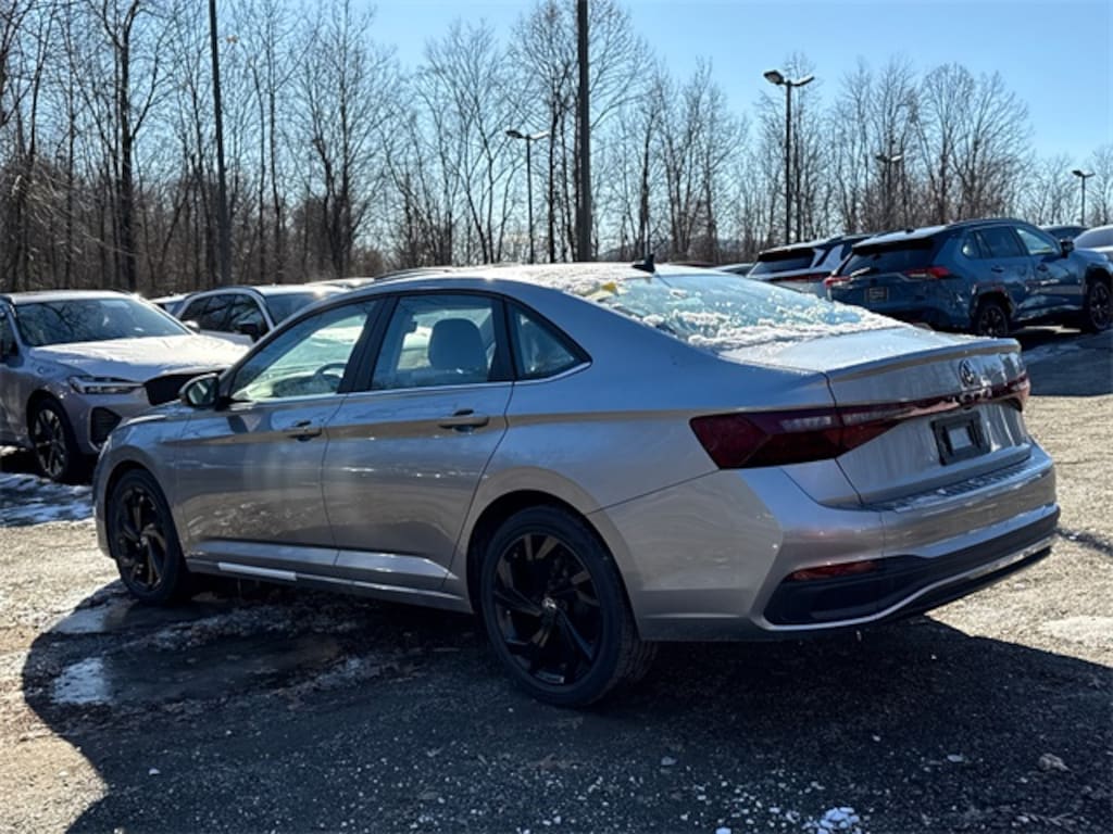 New 2025 Volkswagen Jetta 1.5T SE Sedan