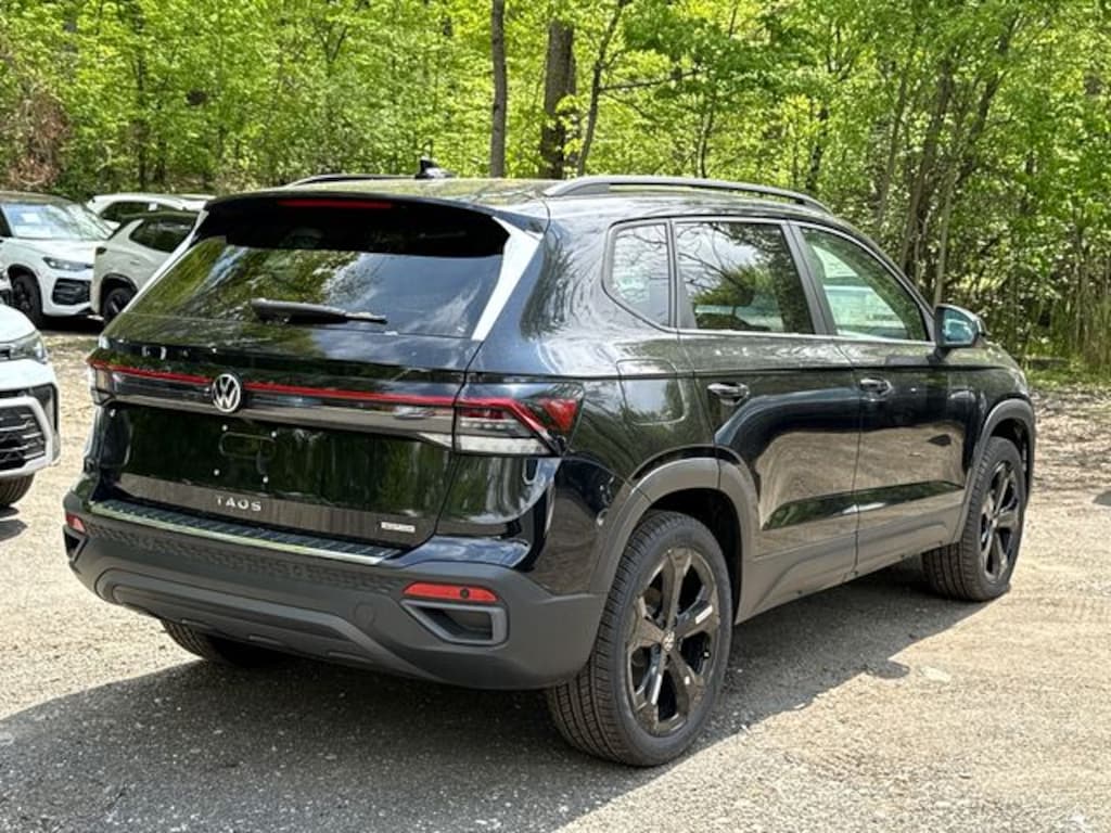 New 2026 Volkswagen Taos 1.5T SE Black SUV