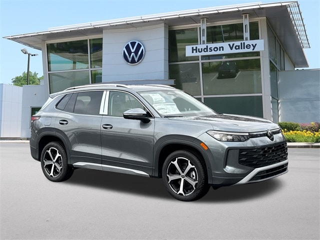 2026 Volkswagen Tiguan SE's photo