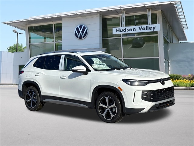 2025 Volkswagen Tiguan SE's photo