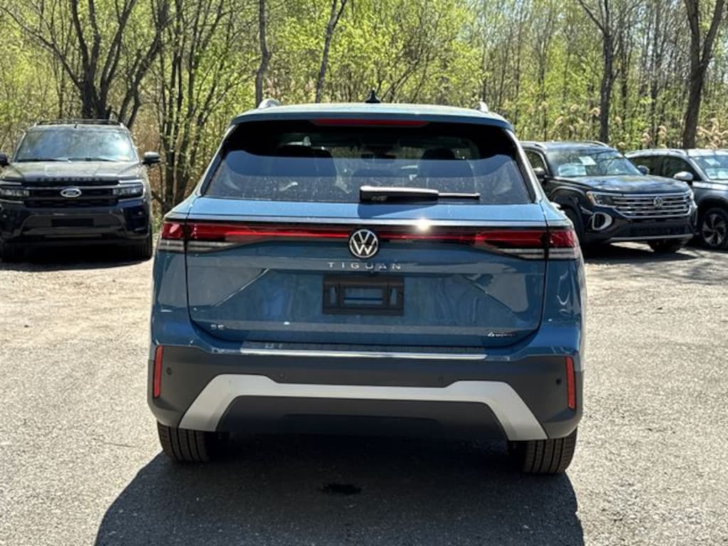 New 2026 Volkswagen Tiguan 2.0T SE SUV