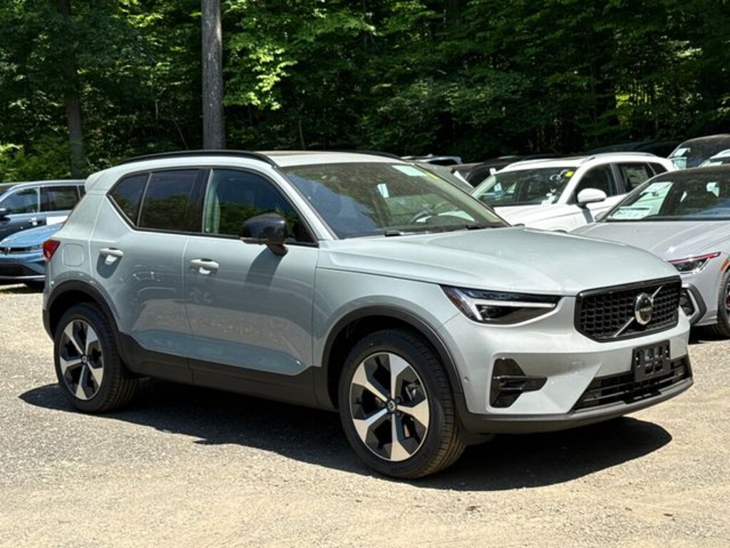 New 2026 Volvo XC40 B5 Plus SUV