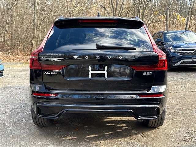 2026 Volvo XC60 B5 Plus photo 3
