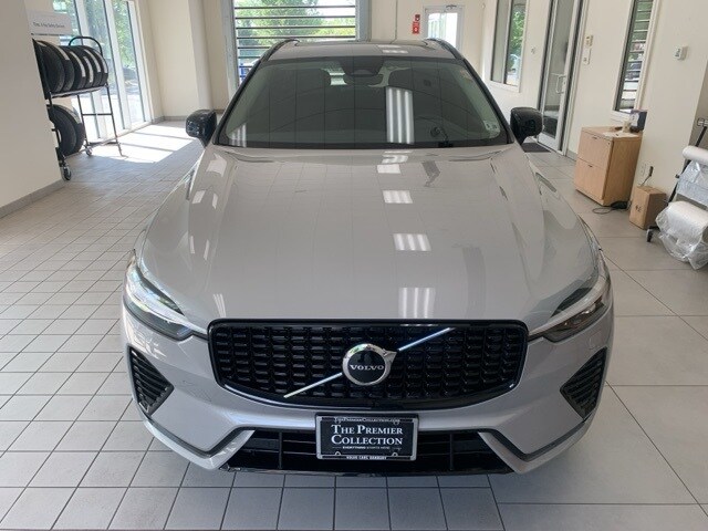 2024 Volvo XC60 B5 Core photo 2