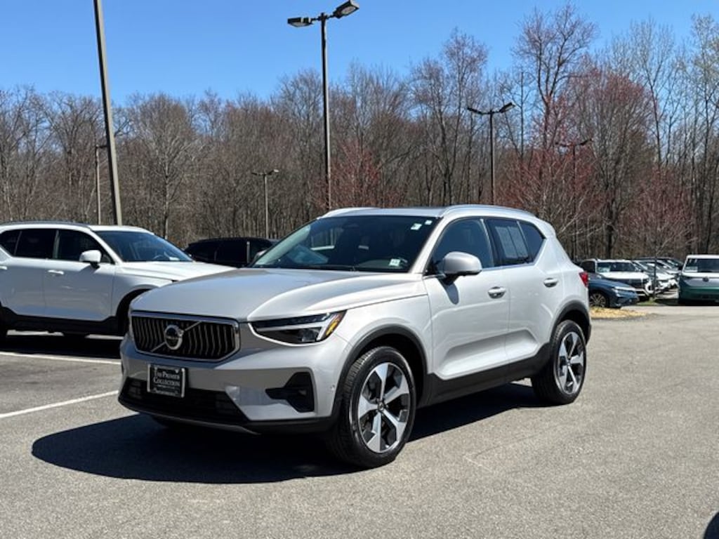 Used 2023 Volvo XC40 B5 AWD Plus Bright SUV