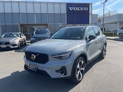 2025 Volvo XC40 B5 Plus Dark Theme SUV