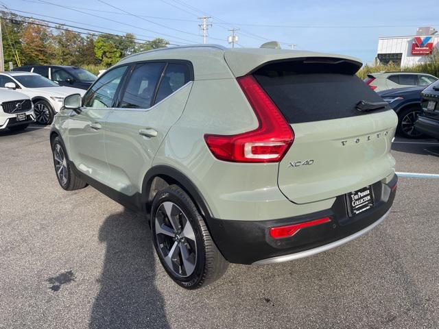 2023 Volvo XC40 AWD Plus photo 2