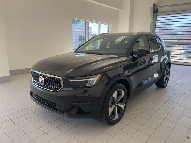 2025 Volvo XC40 Core