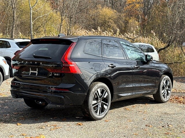2026 Volvo XC60 B5 Plus photo 2