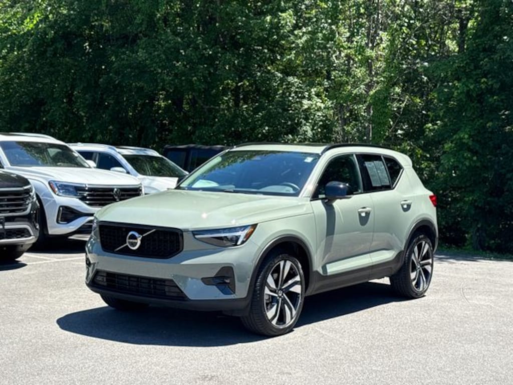 Used 2025 Volvo XC40 B5 Plus Dark Theme SUV