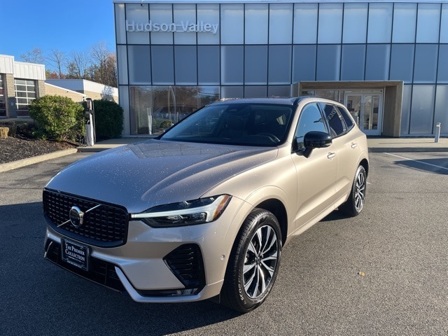 2025 Volvo XC60 Plus's photo