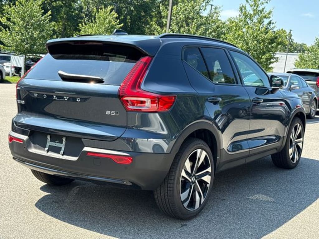 New 2026 Volvo XC40 B5 Plus SUV