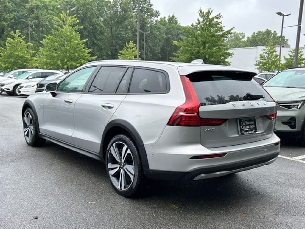 Certified 2025 Volvo V60 Cross Country B5 Plus Wagon