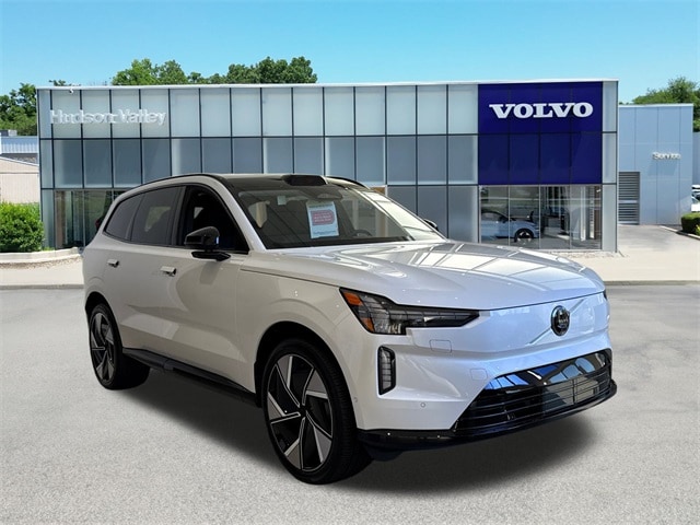 2025 Volvo EX90 Plus's photo