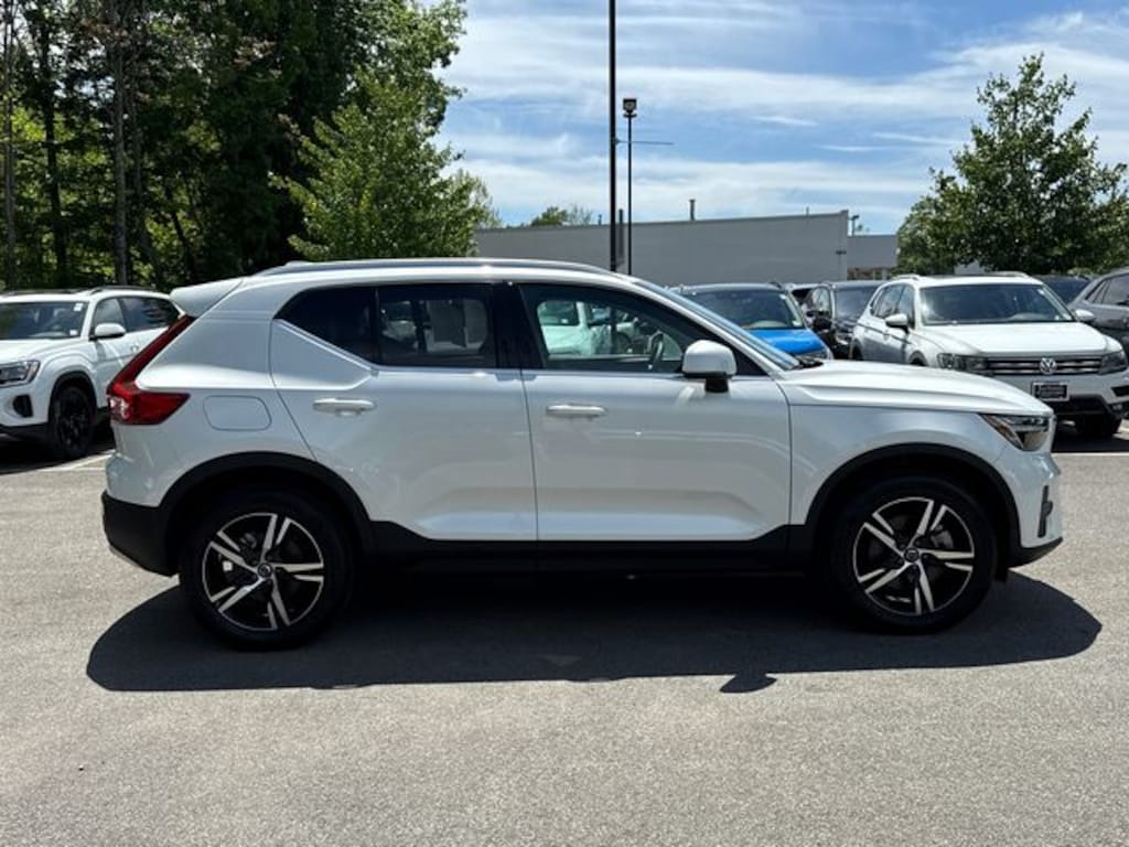Used 2025 Volvo XC40 B5 Core Bright Theme SUV