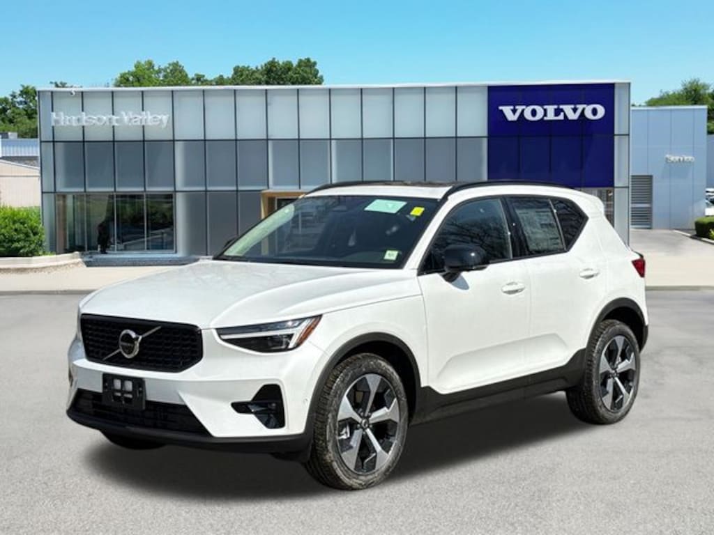 New 2026 Volvo XC40 B5 Plus SUV