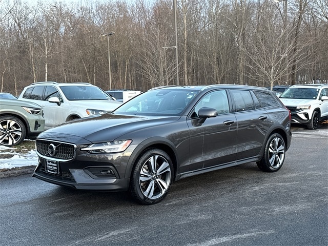2025 Volvo V60 Cross Country Plus