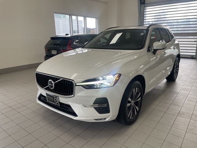 2023 Volvo XC60 Core's photo